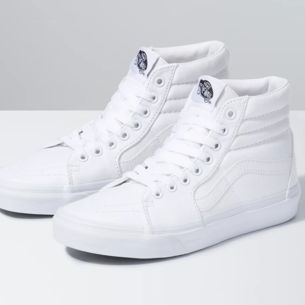 Vans white hightops like new 🤍